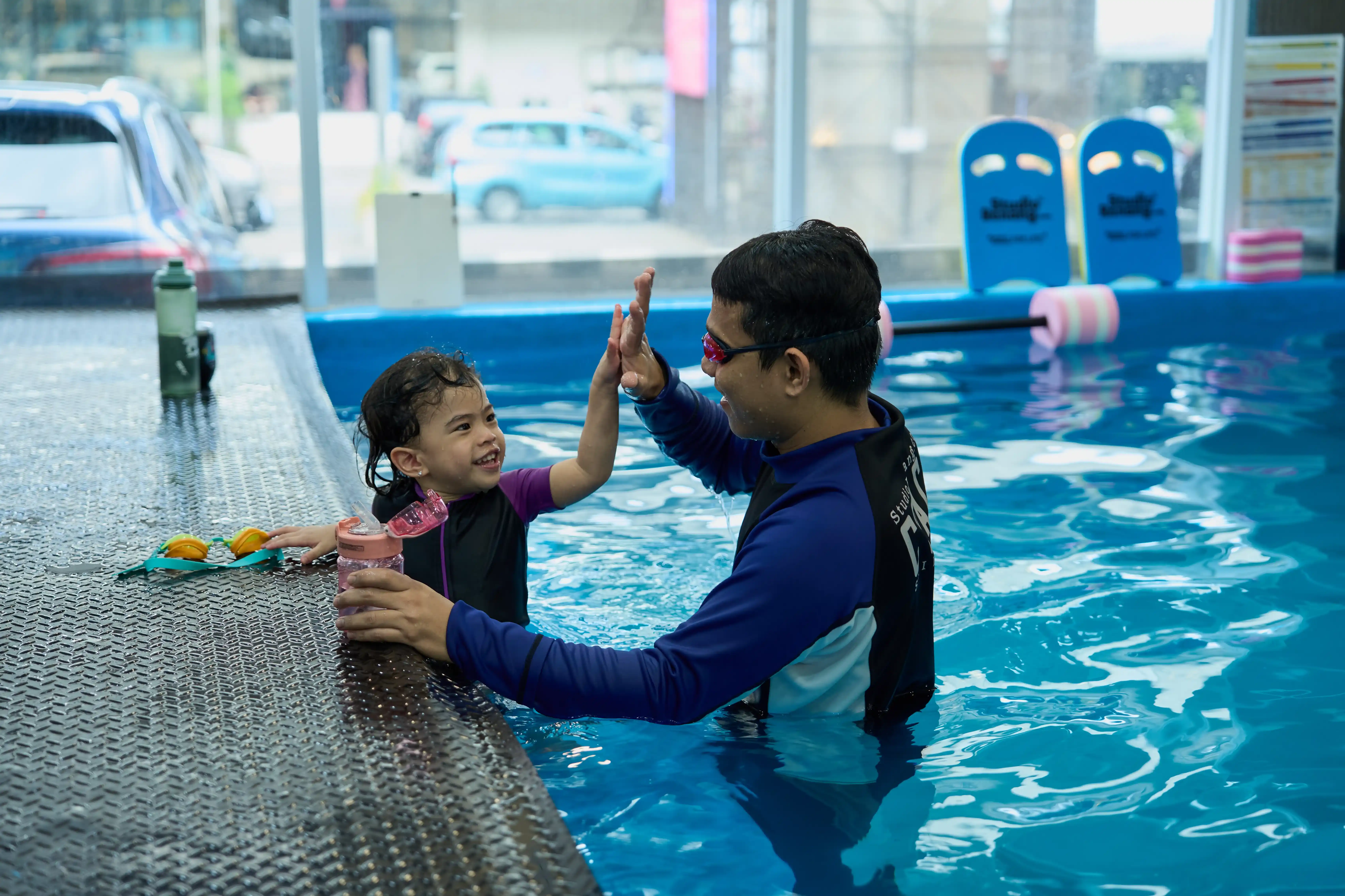 Kolam renang dengan air jernih dan aman untuk anak-anak